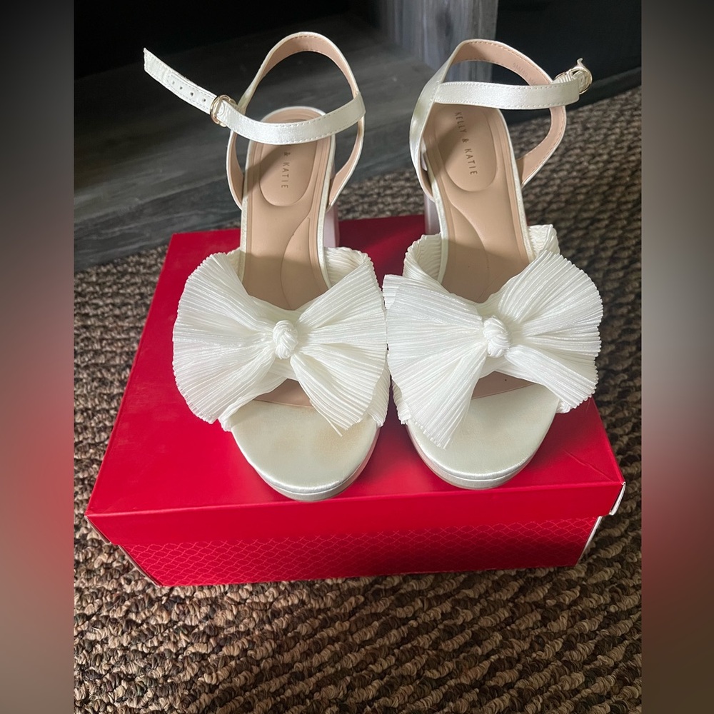 Kelly and Katie White Bow Sandals (Heather Sandals)